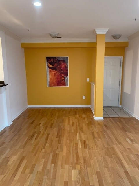 Front door, dining nook. - 4860 Eisenhower Ave