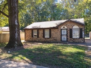 Building Photo - MOVE-IN SPECIAL 1/2 OFF 1ST MONTH'S RENT!!