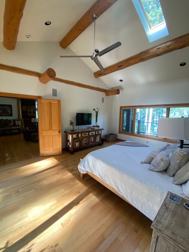 Building Photo - Hidden Whitefish Lake 3 bedroom Furnished ...