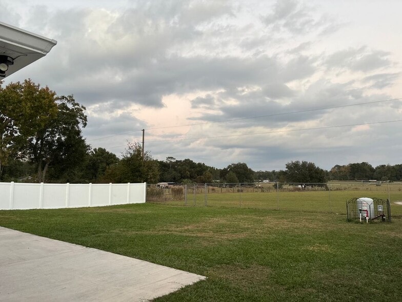 Building Photo - 15725 SE 97th Ave