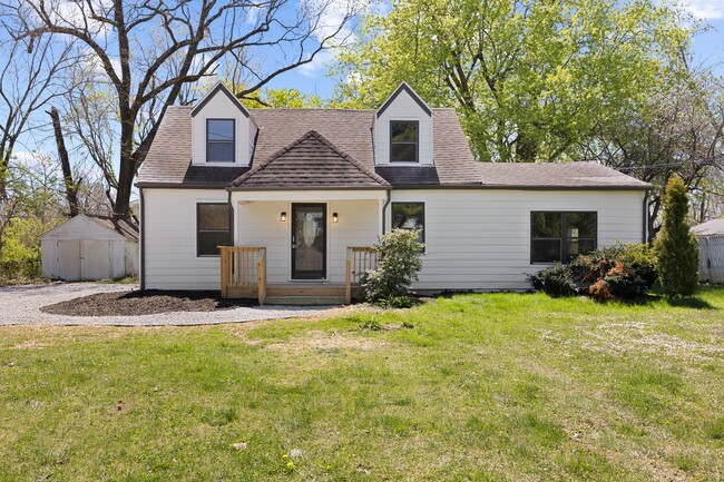 Primary Photo - Dream House! Three Bedroom fully Renovated...