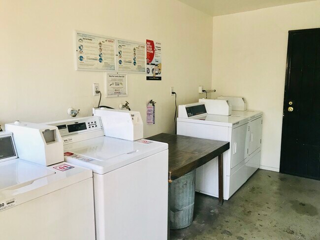 Building Photo - 422 S Garfield Ave