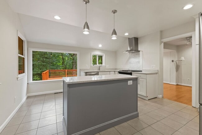 Building Photo - Discover this beautifully updated Colonial...
