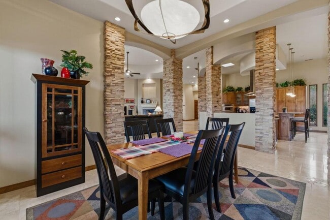 Building Photo - 13415 Pino Ridge Pl NE