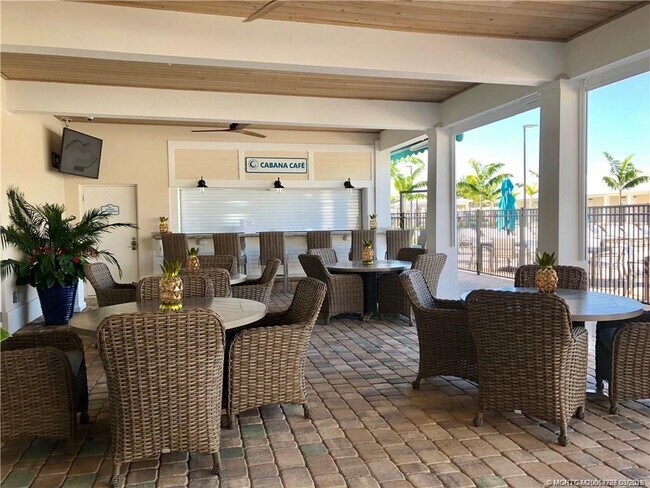 Building Photo - 163 NE Buoy Dr