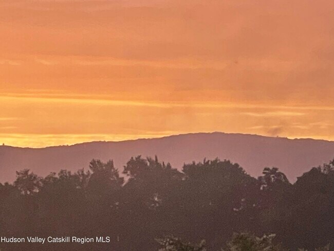 Building Photo - 151 Valley View Rd