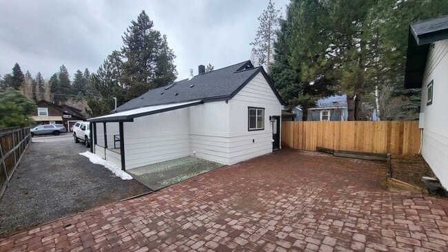 Building Photo - 1460 NW Newport Ave