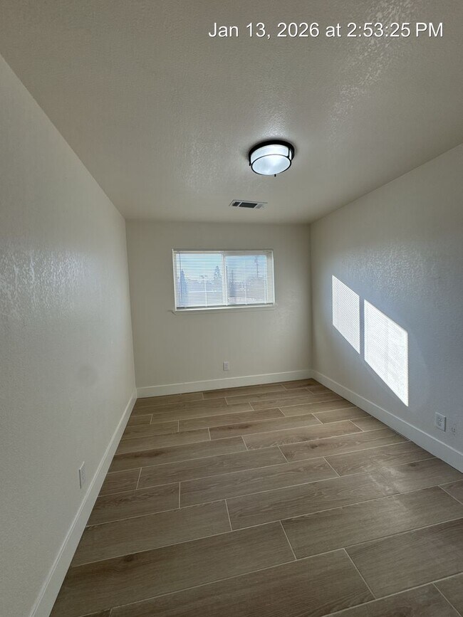 Building Photo - Charming Home Available Now!!