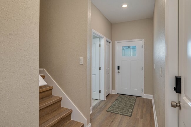 Building Photo - 1047 Oak Hammock