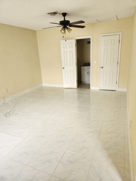 Building Photo - 5311 NE 10th Ave