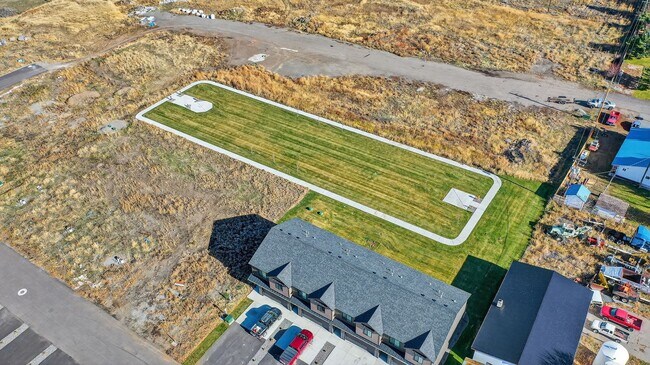 Building Photo - Beautiful 3 Bed, 2.5 Bath Townhome in Ashton - Shorter lease terms available