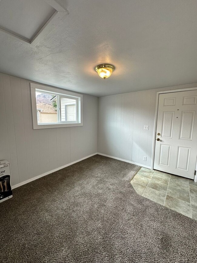 Building Photo - Fully Renovated 3 Bedroom Home