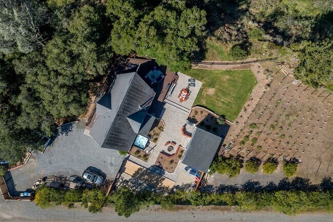 Building Photo - 47 Geysers Rd