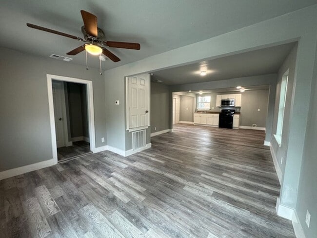 Building Photo - Move in June 10th 2025!! Beautiful  3 bedr...