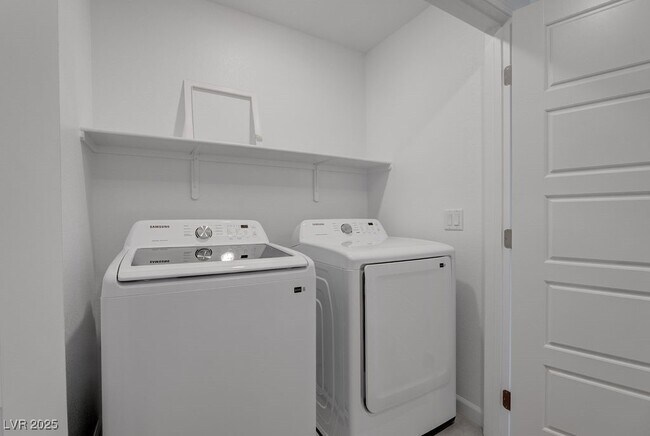 Building Photo - 931 Watford Pl