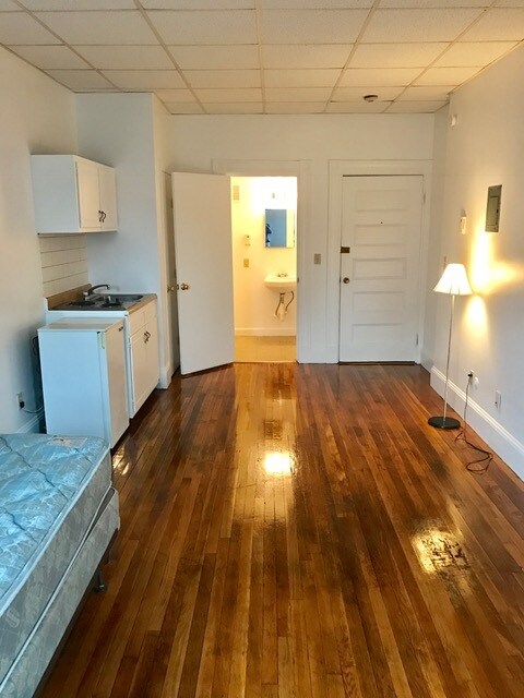 Building Photo - 854 Beacon St