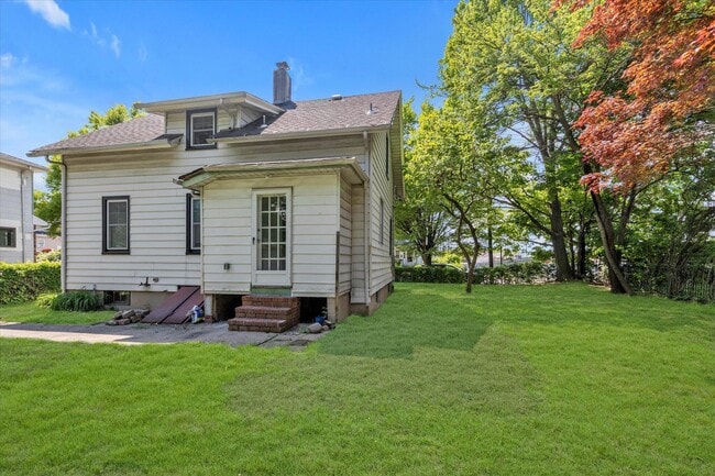 Building Photo - 23 S Bayles Ave