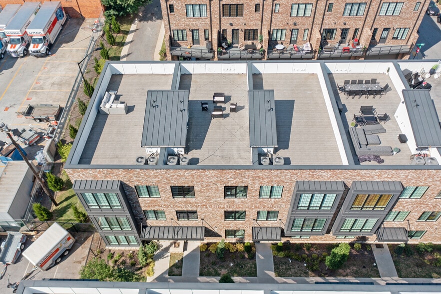 Building Photo - 265 Castleberry Station Dr SW