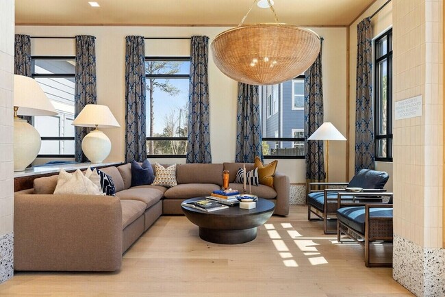 Building Photo - 1000 Marlowe Vis Pl