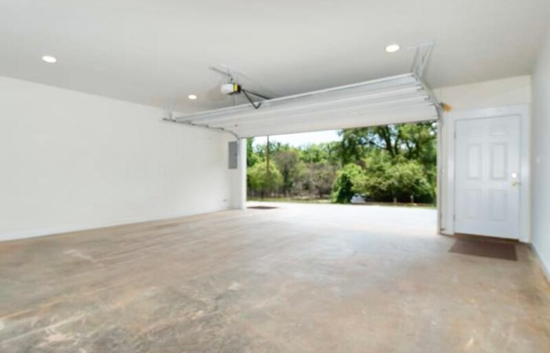Building Photo - 2226 Riverside Dr