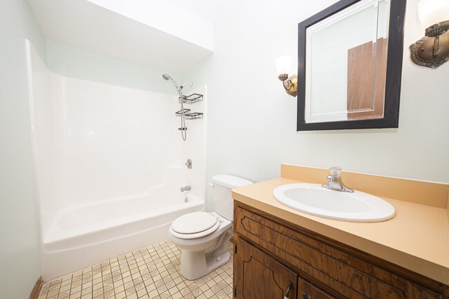 Building Photo - 218 Madison St