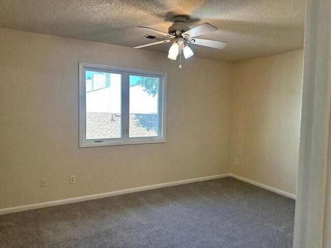 Building Photo - Beach Life!