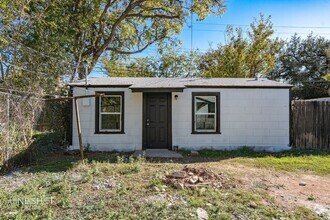 Building Photo - 1909 Highland Ave. 1/2