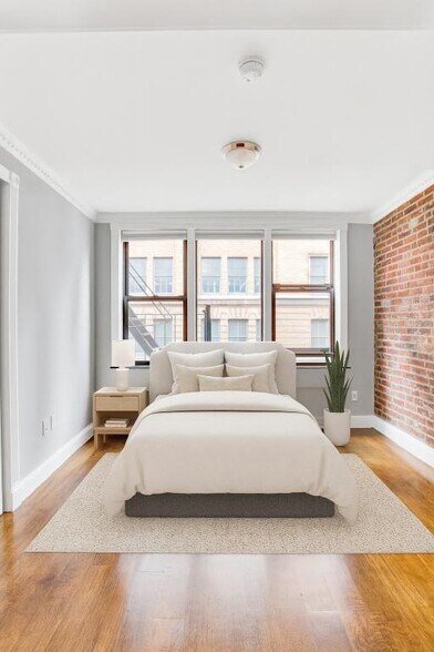 Building Photo - 145 E 26th St