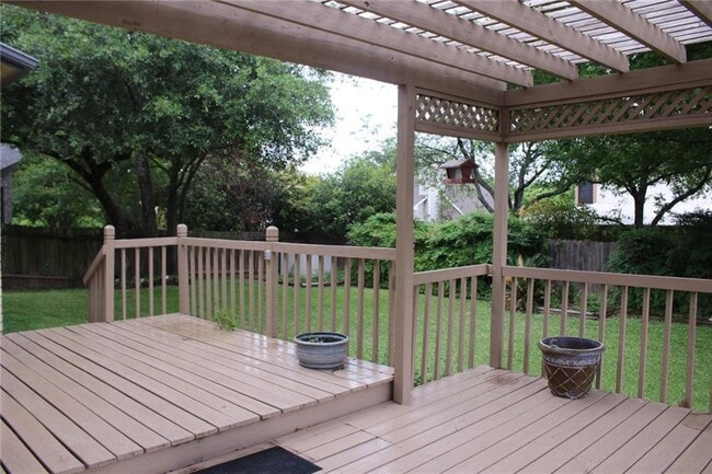 Building Photo - 2141 Surrender Ave