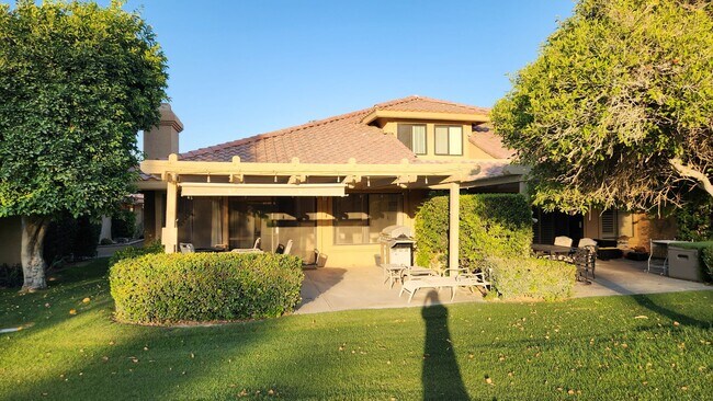 Building Photo - Two bedroom, two bath on the 15th fairway