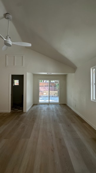 Building Photo - 2721 W Olive Ave