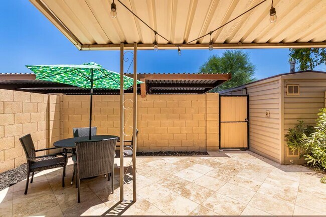 Building Photo - Heart of Old Town Scottsdale 2 bedroom 2.5 bathroom!