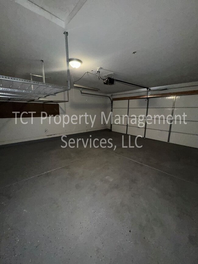 Building Photo - Newly Renovated Home With NO HOA on Large Lot