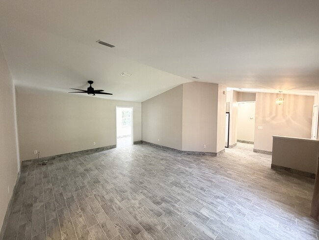 Building Photo - 64 Welling Ln