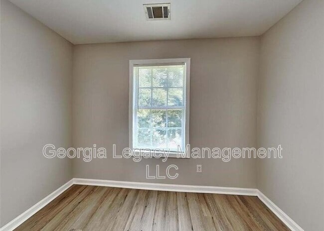 Building Photo - 407 Maple Way