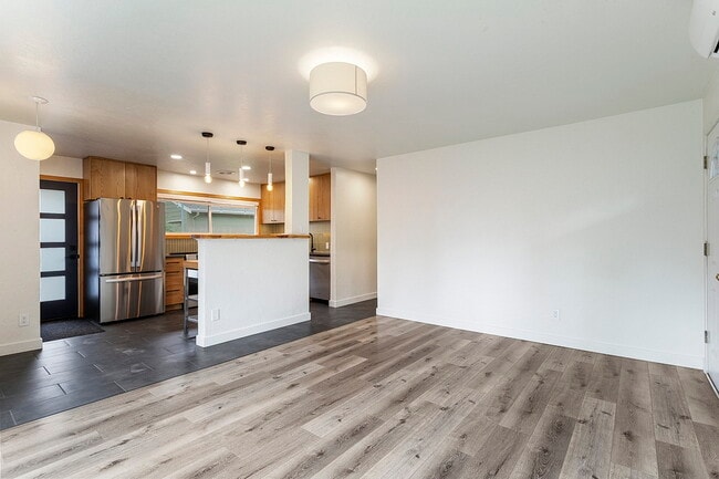 Building Photo - 5359 SE 91st Ave