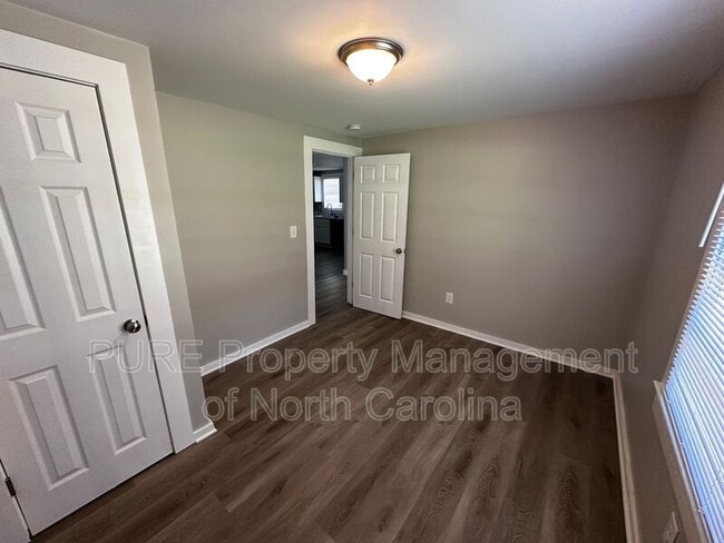 Building Photo - 204 Bookington Dr
