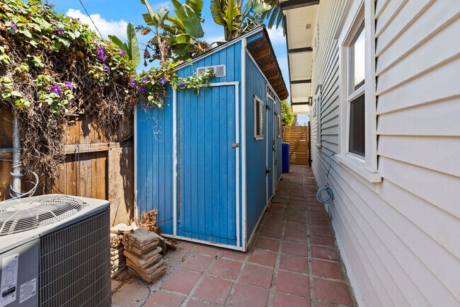 Building Photo - incredible home 3 bedroom, loft