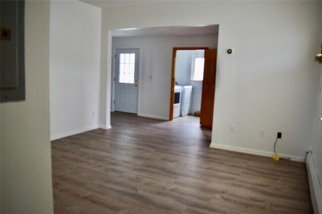 Building Photo - 24 Monroe Pl
