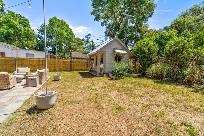 Building Photo - Charming Parkside 2-Bedroom Home Near Daffin Park with Fenced Yard & Patio