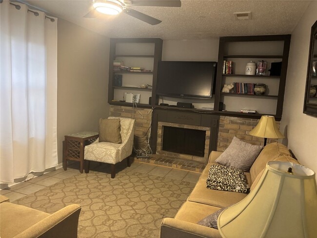 Building Photo - 2502 Colleen Dr