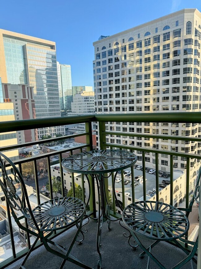 Building Photo - 1240 India St