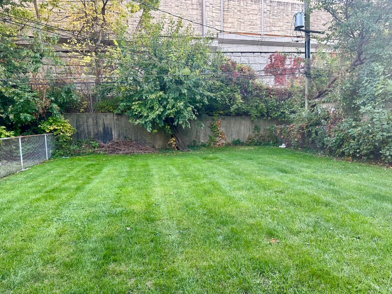 Building Photo - 1903 171st St