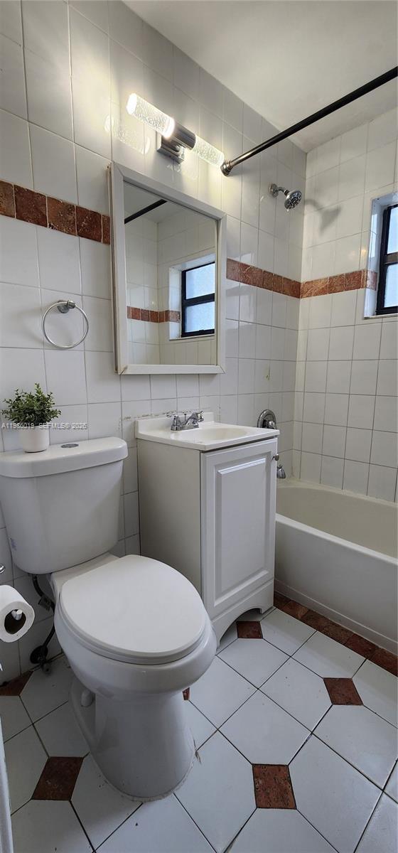 Building Photo - 2964 NE 12th Terrace