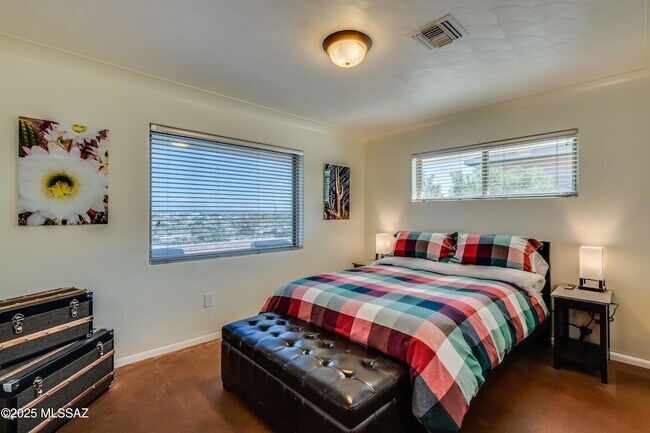 Building Photo - 40 N Bella Vista Dr