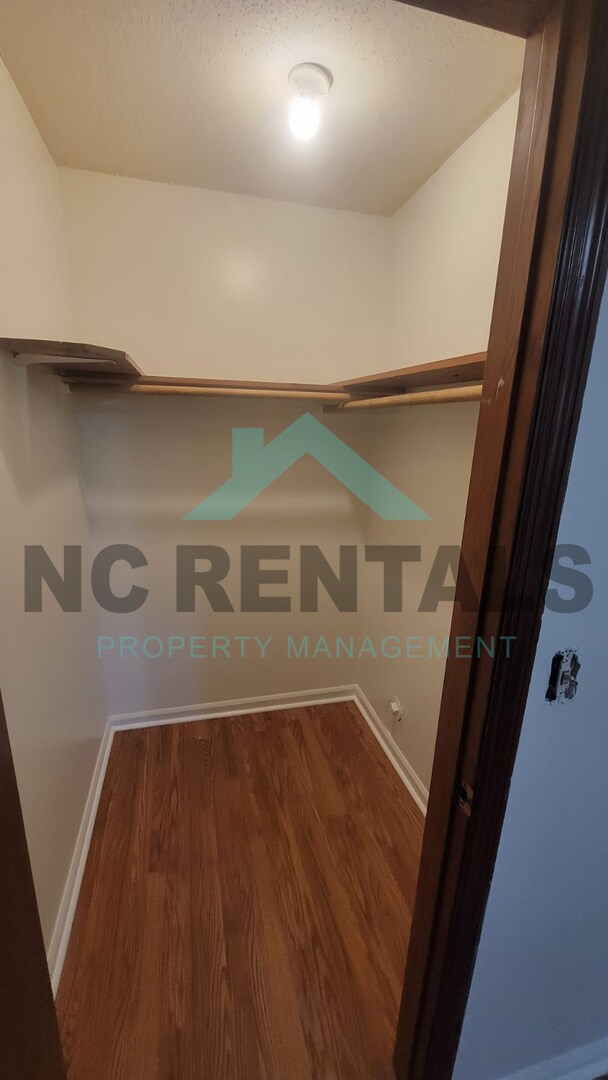 Building Photo - 2559 Green Oaks Ct SE