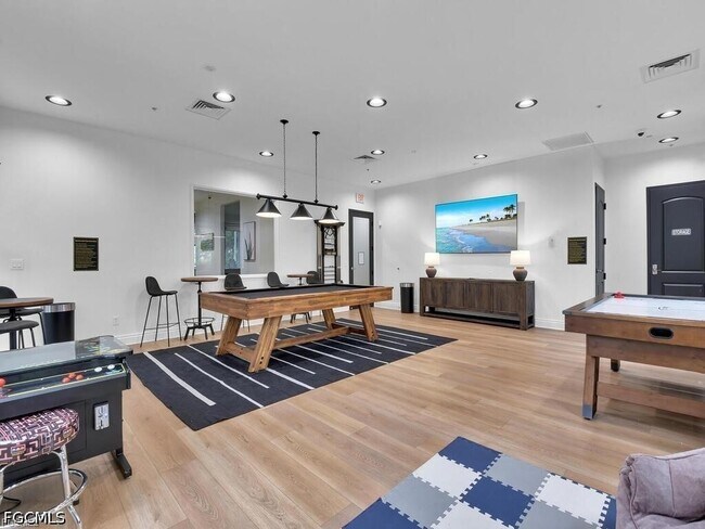 Building Photo - 11075 Lancewood St