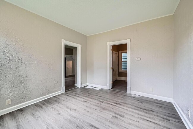 Building Photo - 911 Sims Ave