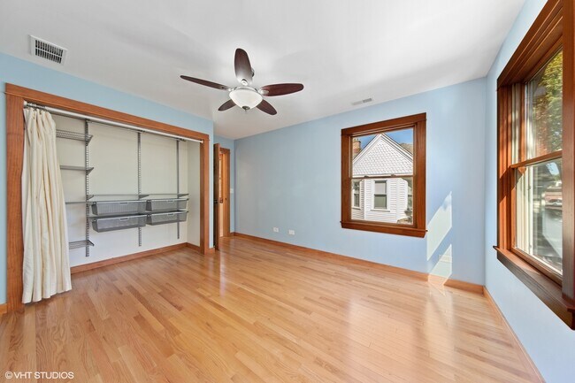 Building Photo - 120 S Vine St