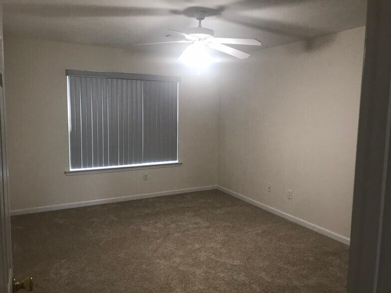 Building Photo - 2018 Reserve Ln